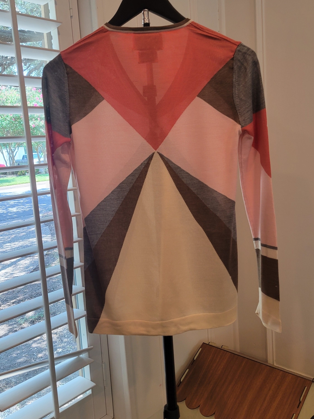 JED 100% Silk Geometric V-Neck Women's Sweater - Pink, Cream & Gray - Picture 3 of 3